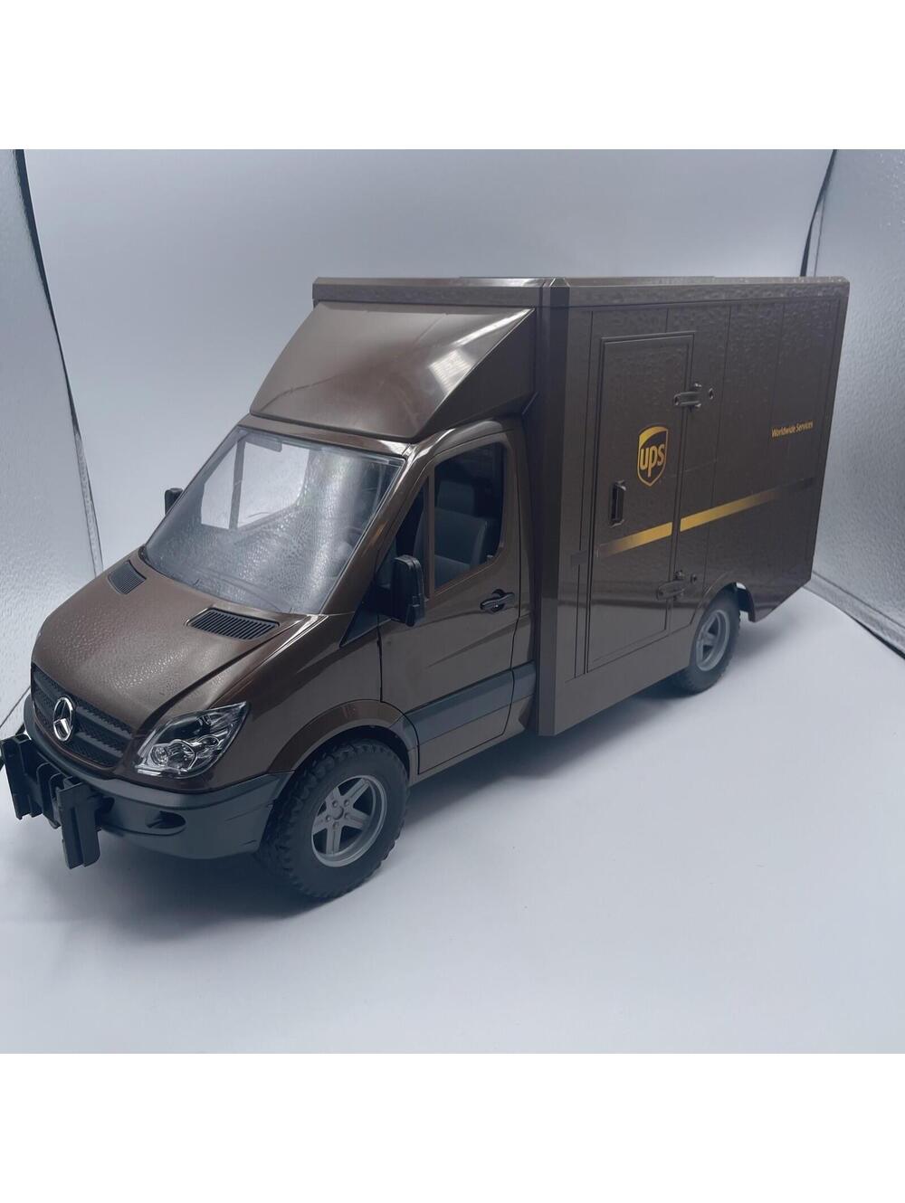 Bruder 1:16 Mercedes UPS Sprinter Truck With Pallet Jack And Pallets!